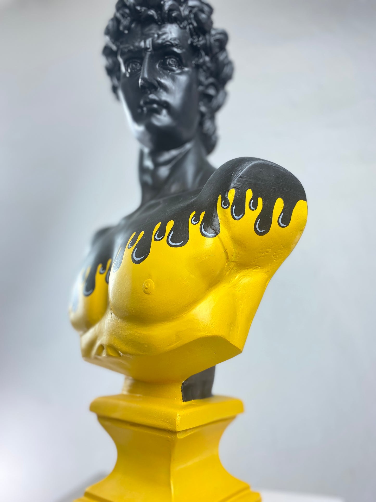 David Yellow Drop Büyük Heykel