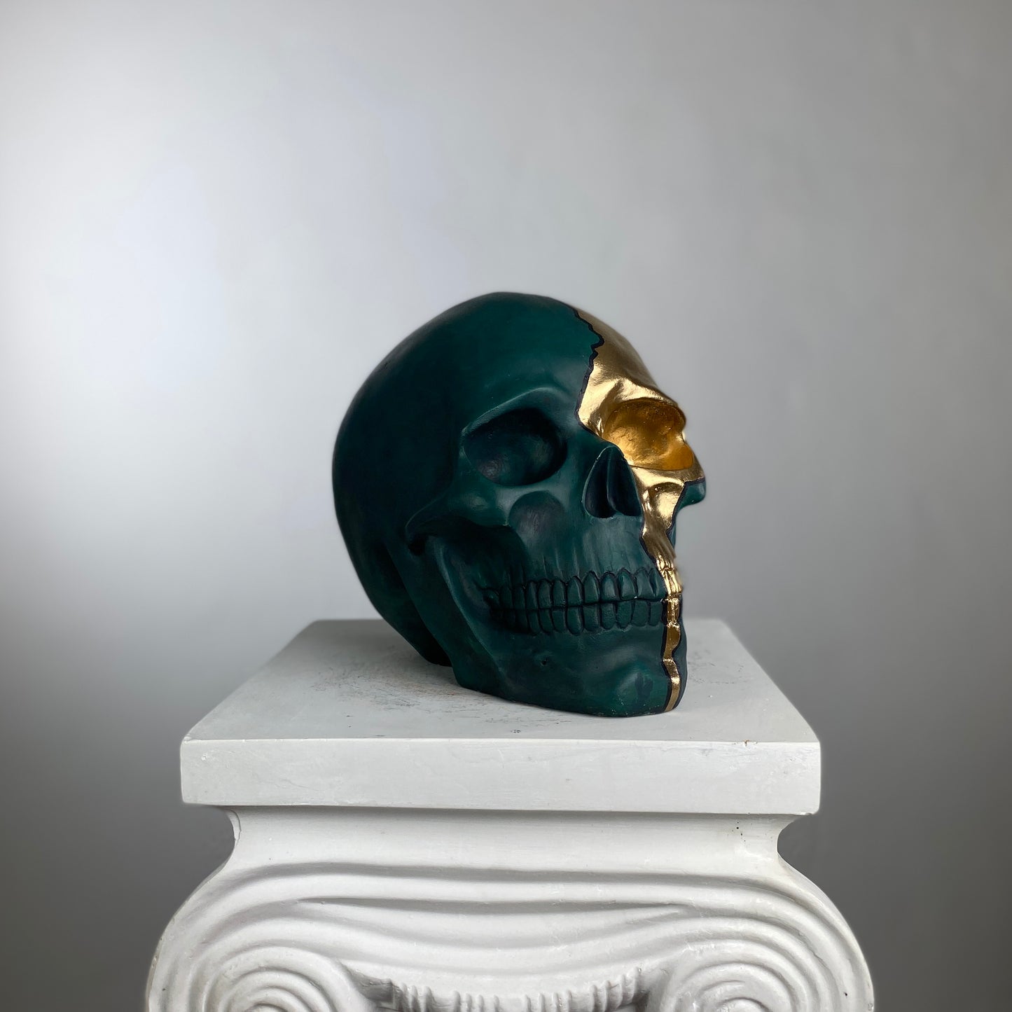 Skull Golden Rift Statue