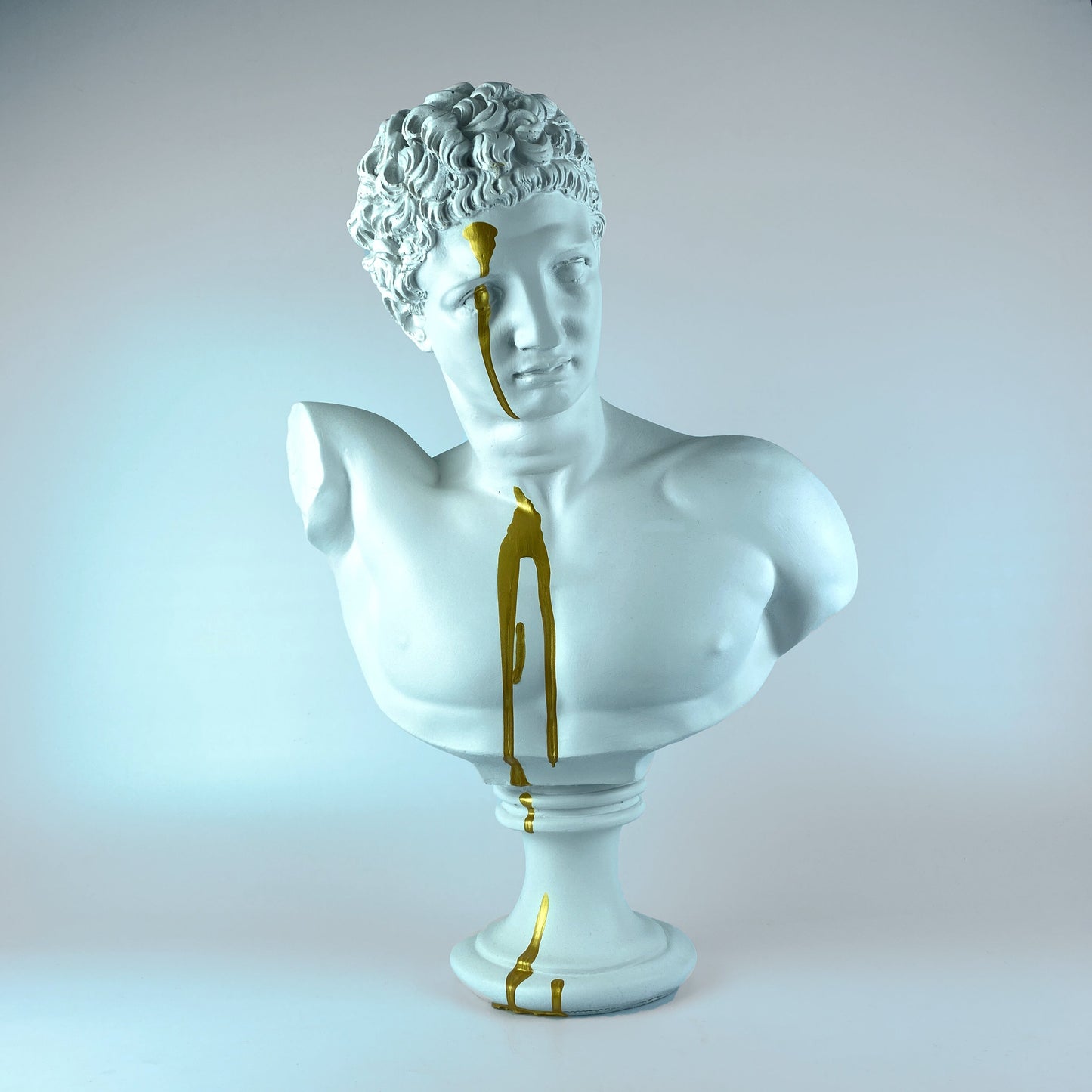 Hermes Gold Rain Büyük Heykel