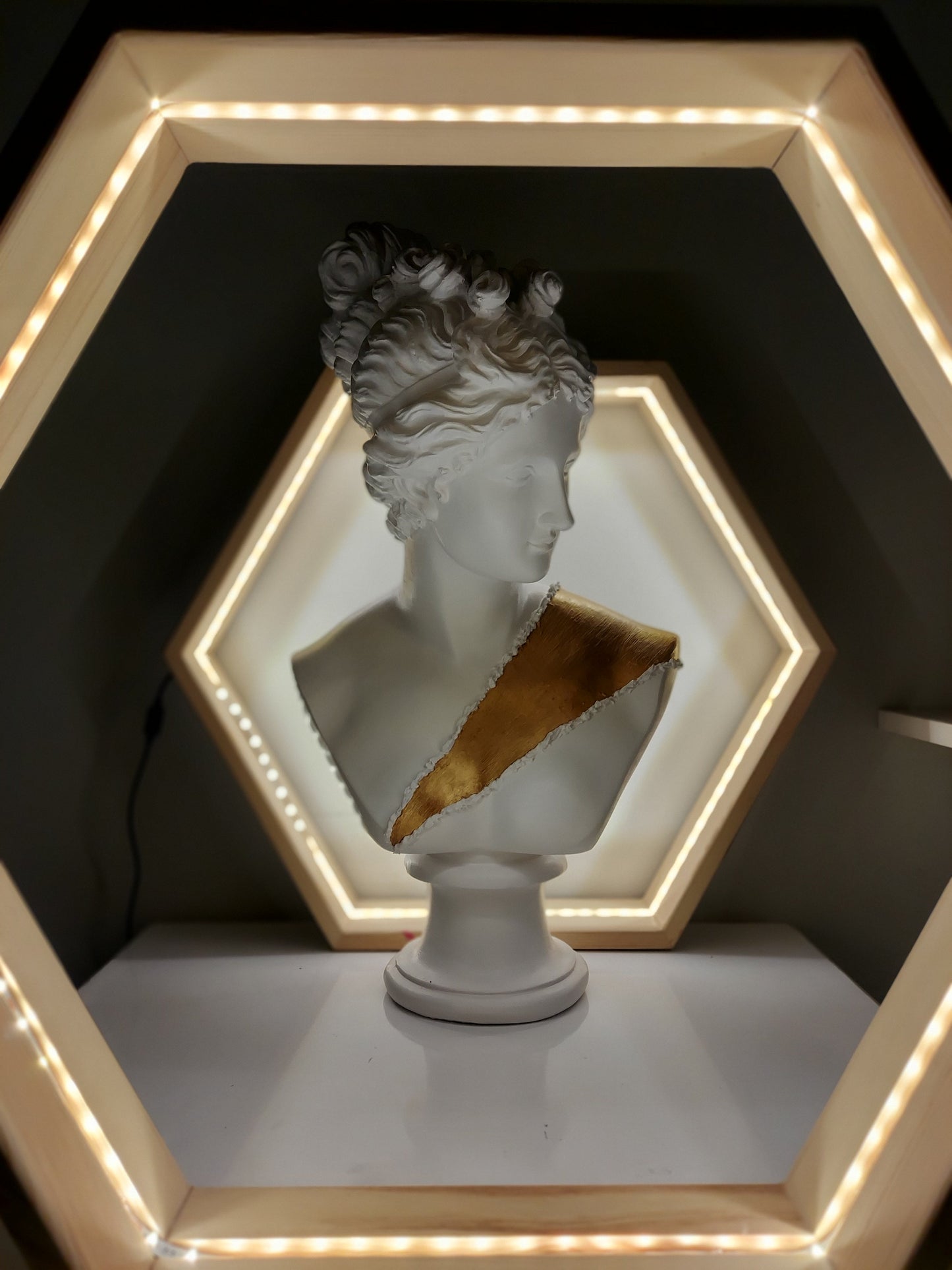 Diana Gold Belt Heykel