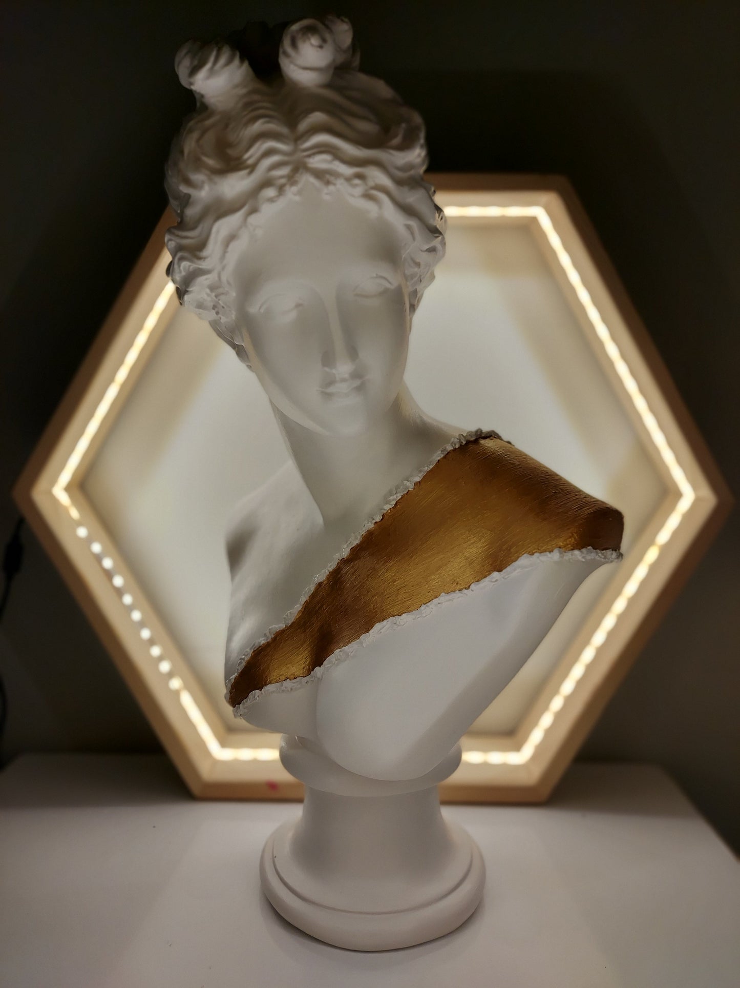 Diana Gold Belt Heykel