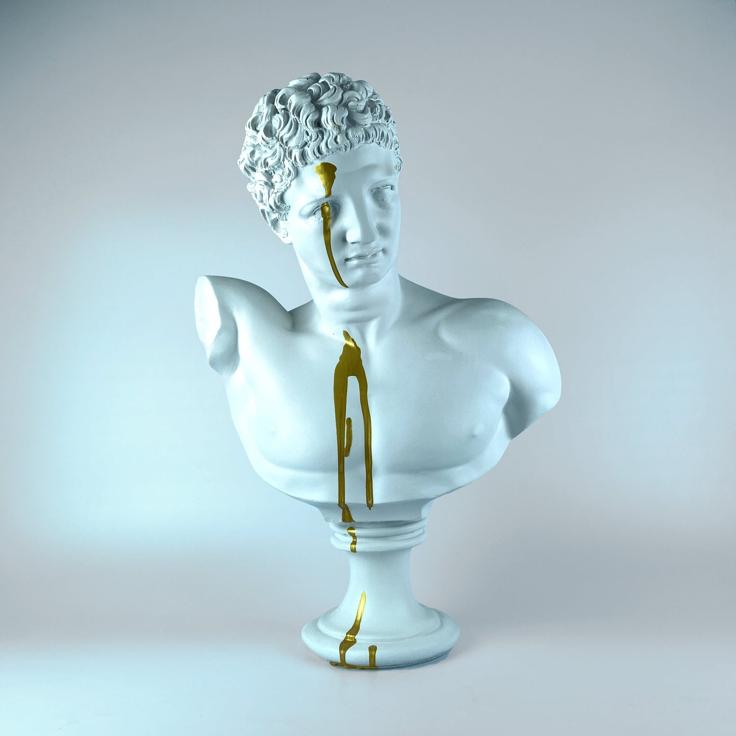 Hermes Gold Rain Büyük Heykel