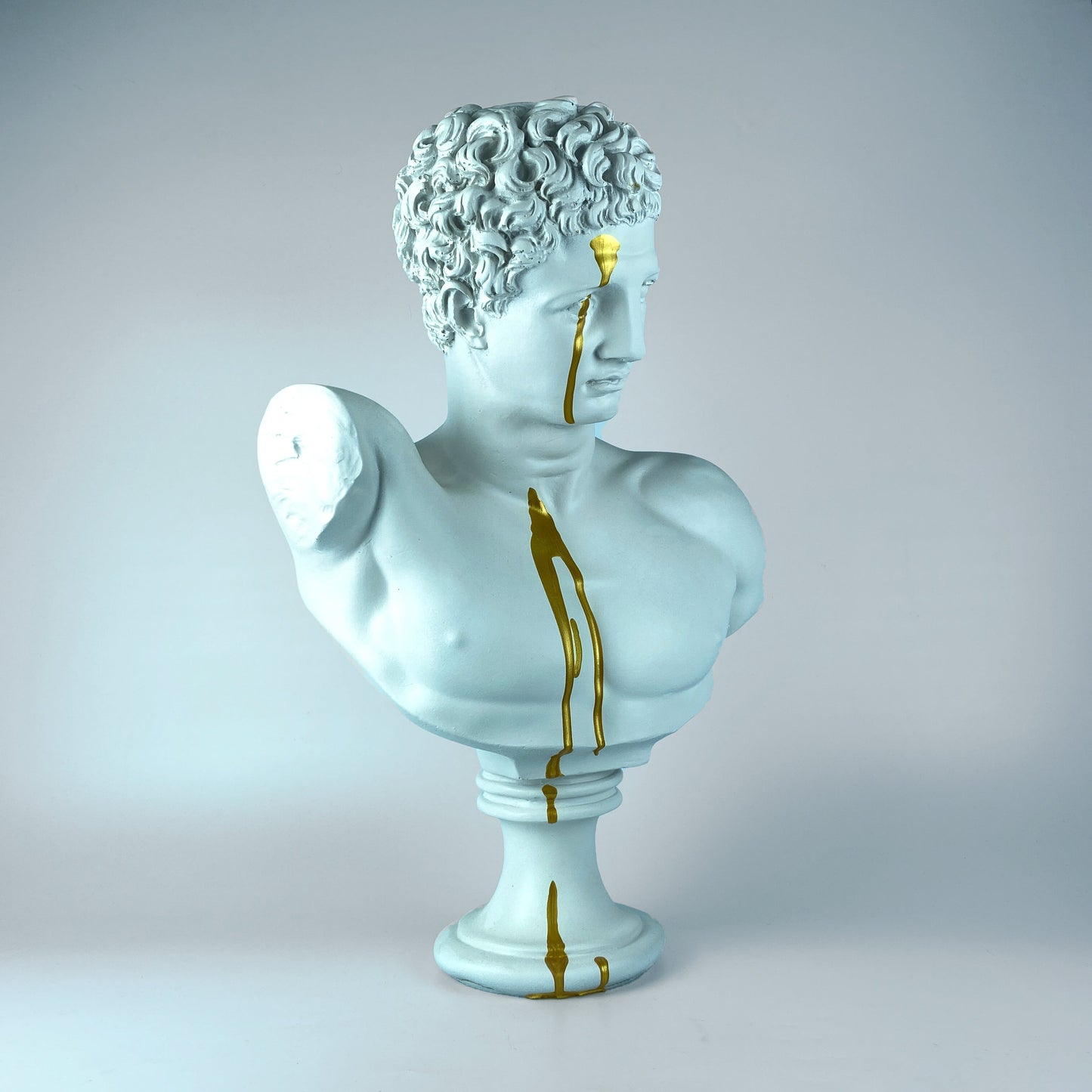 Hermes Gold Rain Büyük Heykel