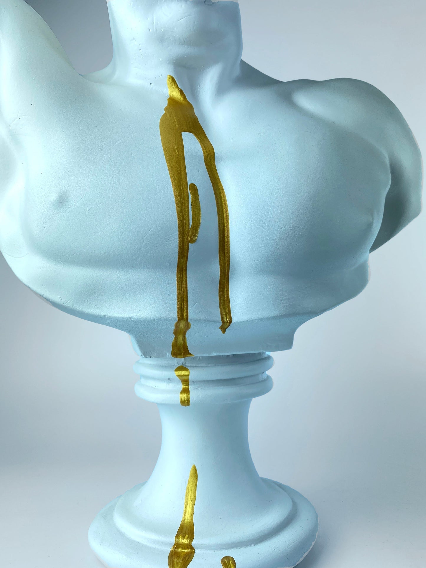 Hermes Gold Rain Büyük Heykel