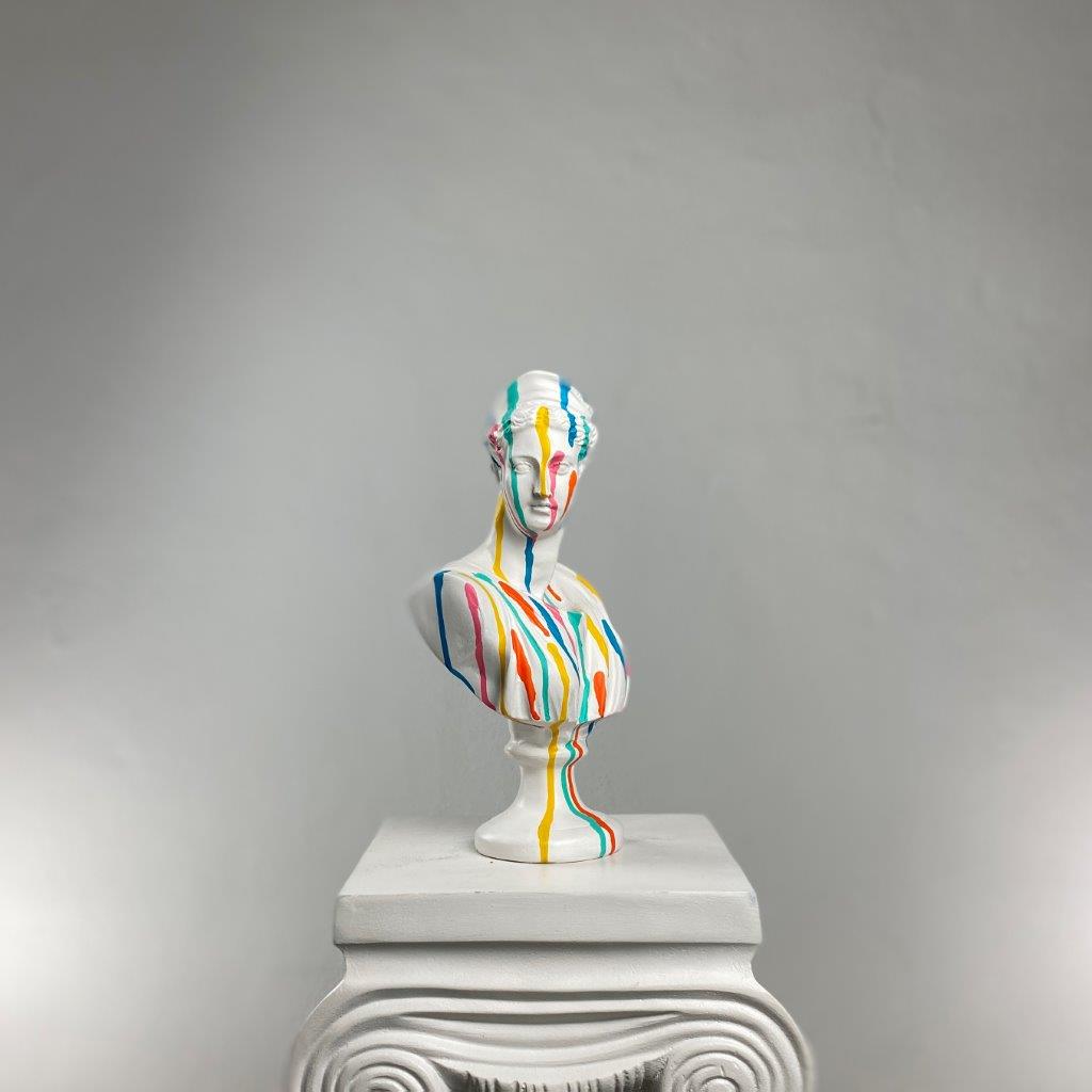 Artemis Colorfall Heykel