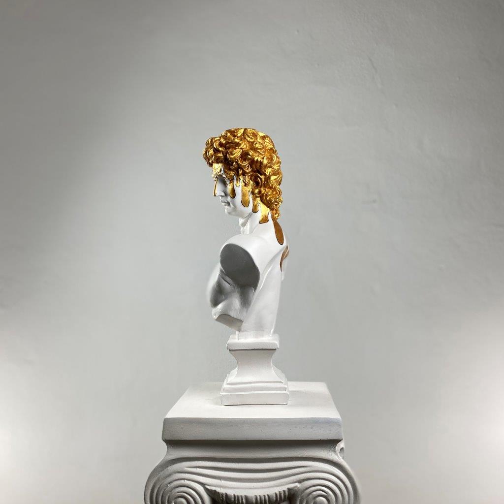 David Melting Gold Büyük Heykel
