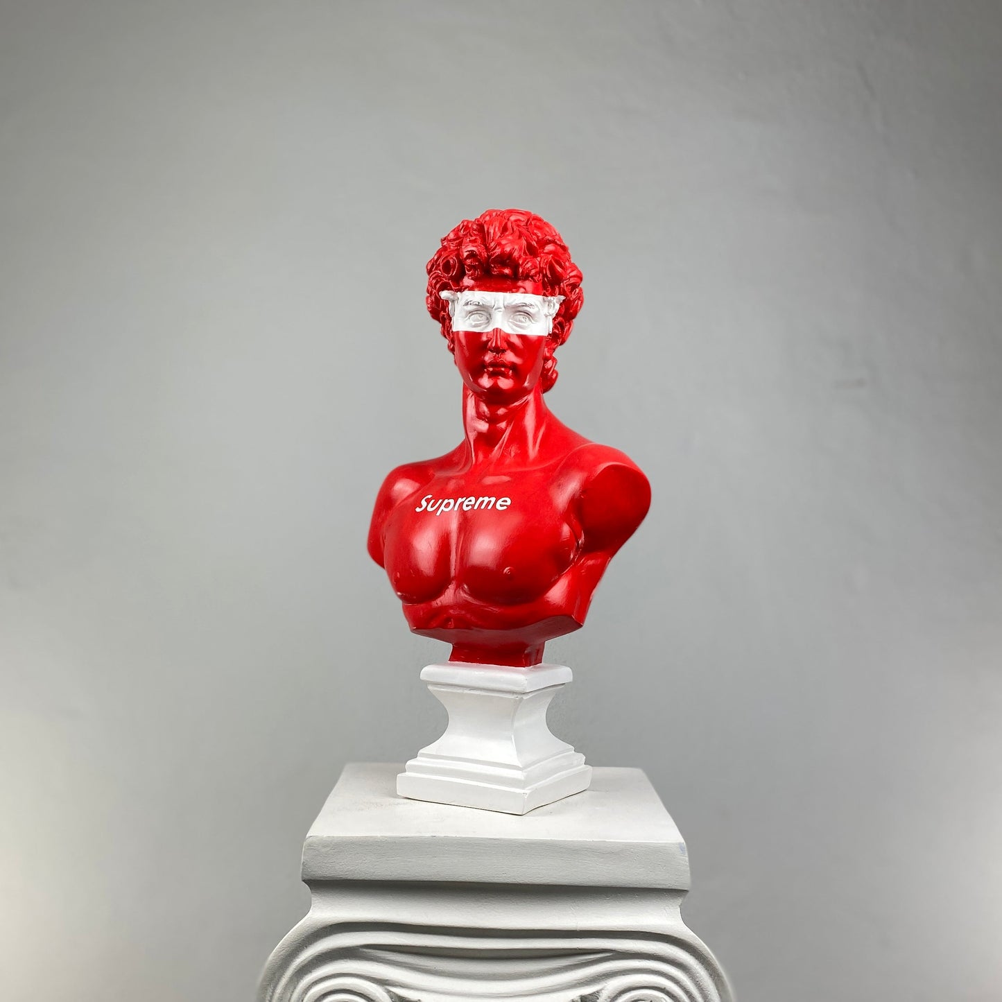 David Supreme Büyük Heykel