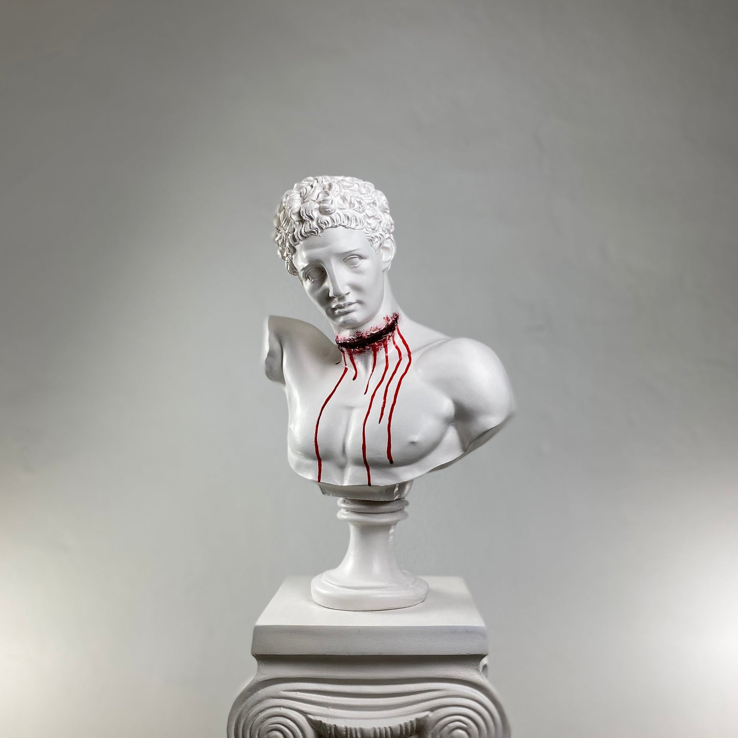Hermes Cut Throat Büyük Heykel
