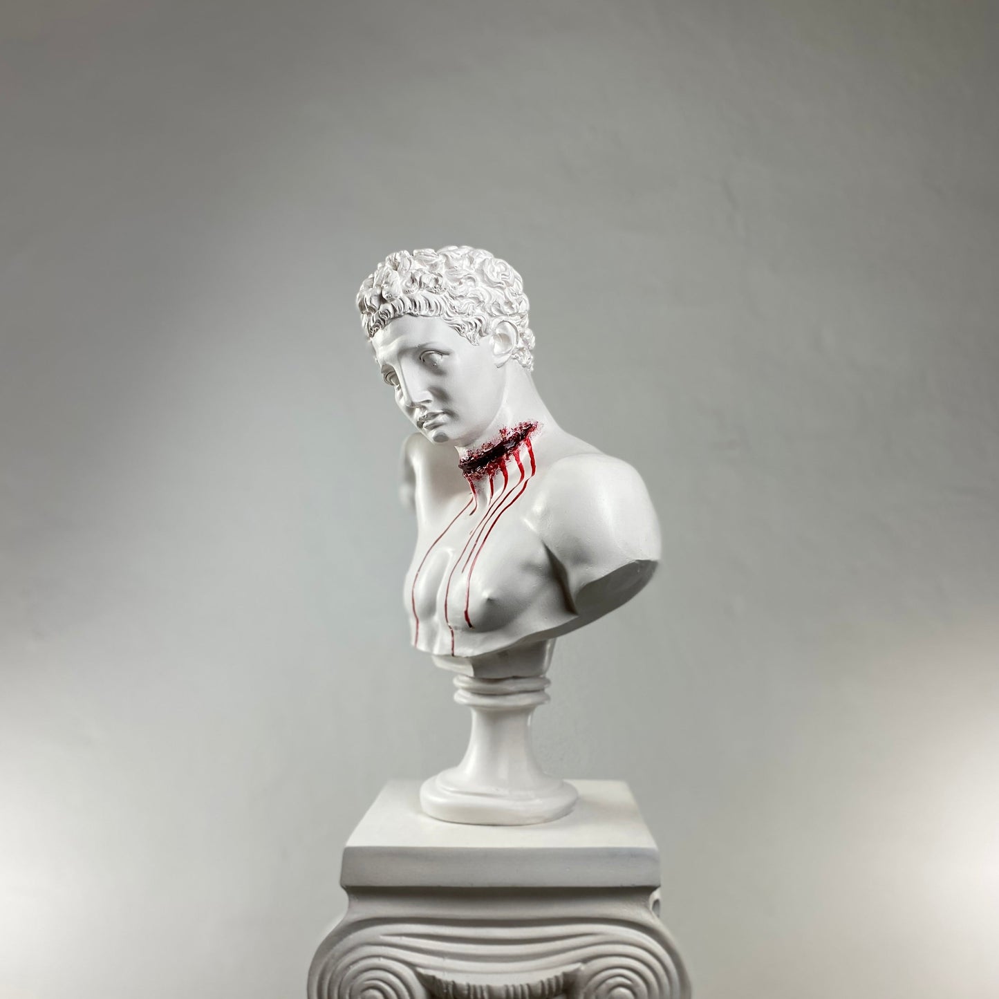 Hermes Cut Throat Büyük Heykel