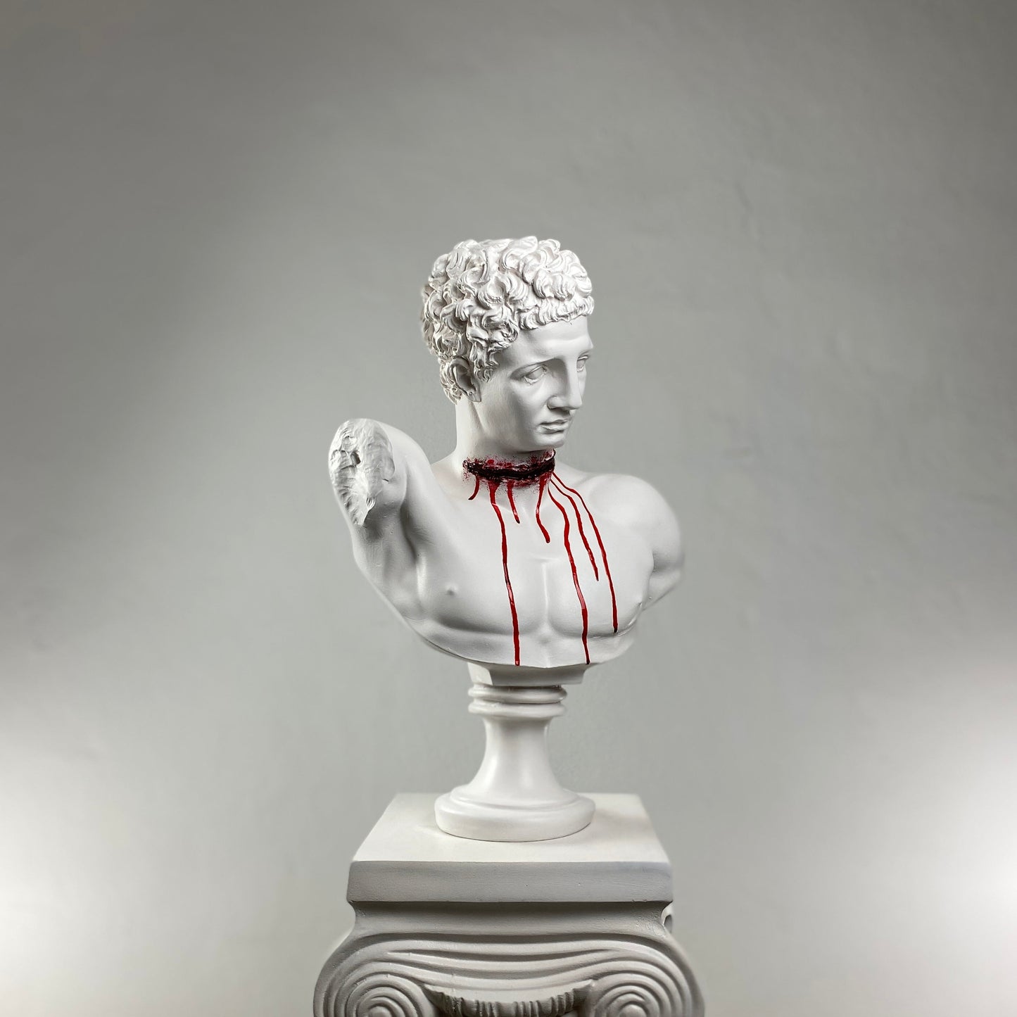 Hermes Cut Throat Büyük Heykel
