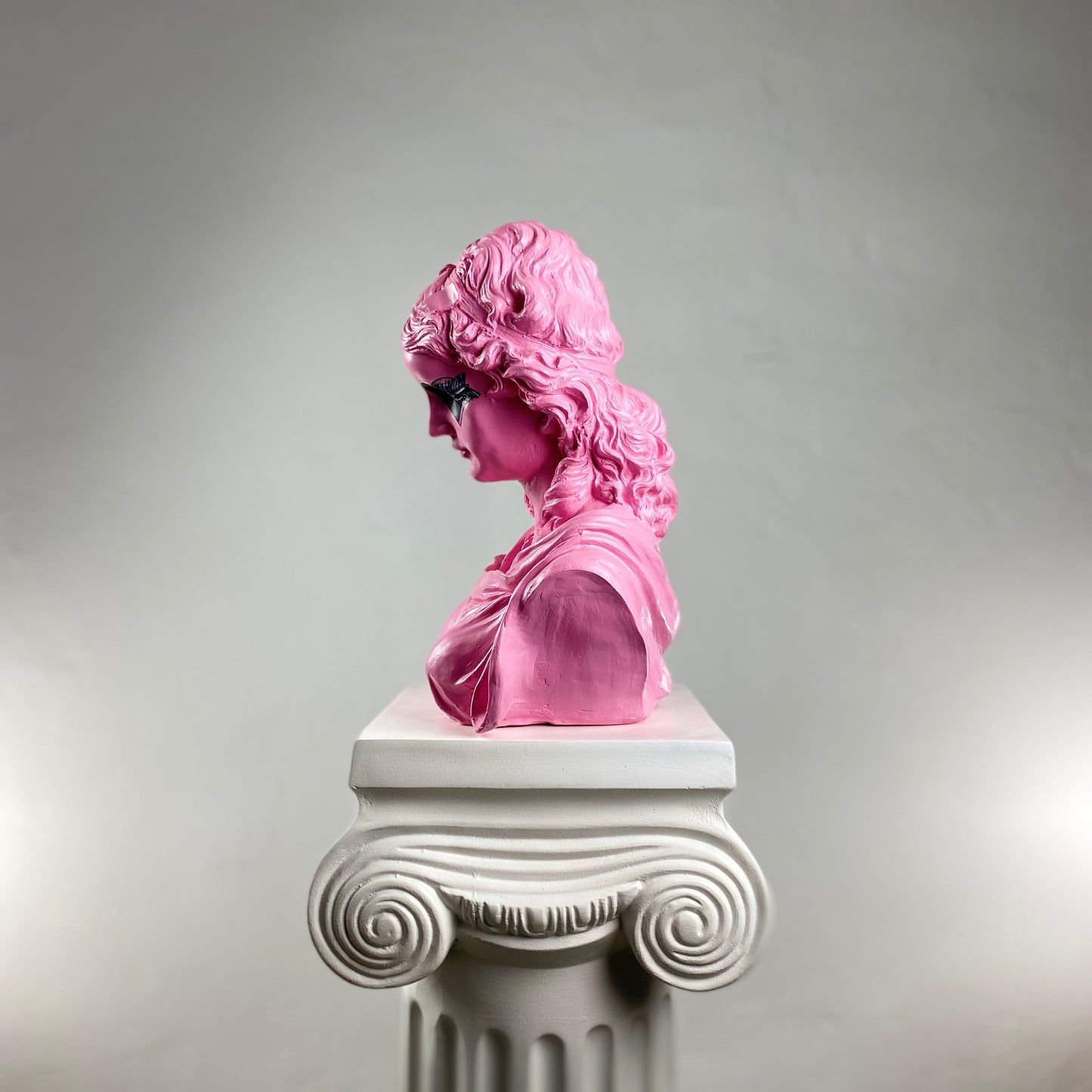 Hera Love is Blind Sculpture