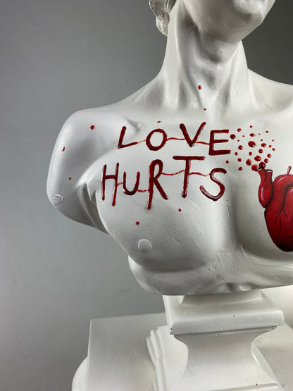 David Love Hurts Büyük Heykel