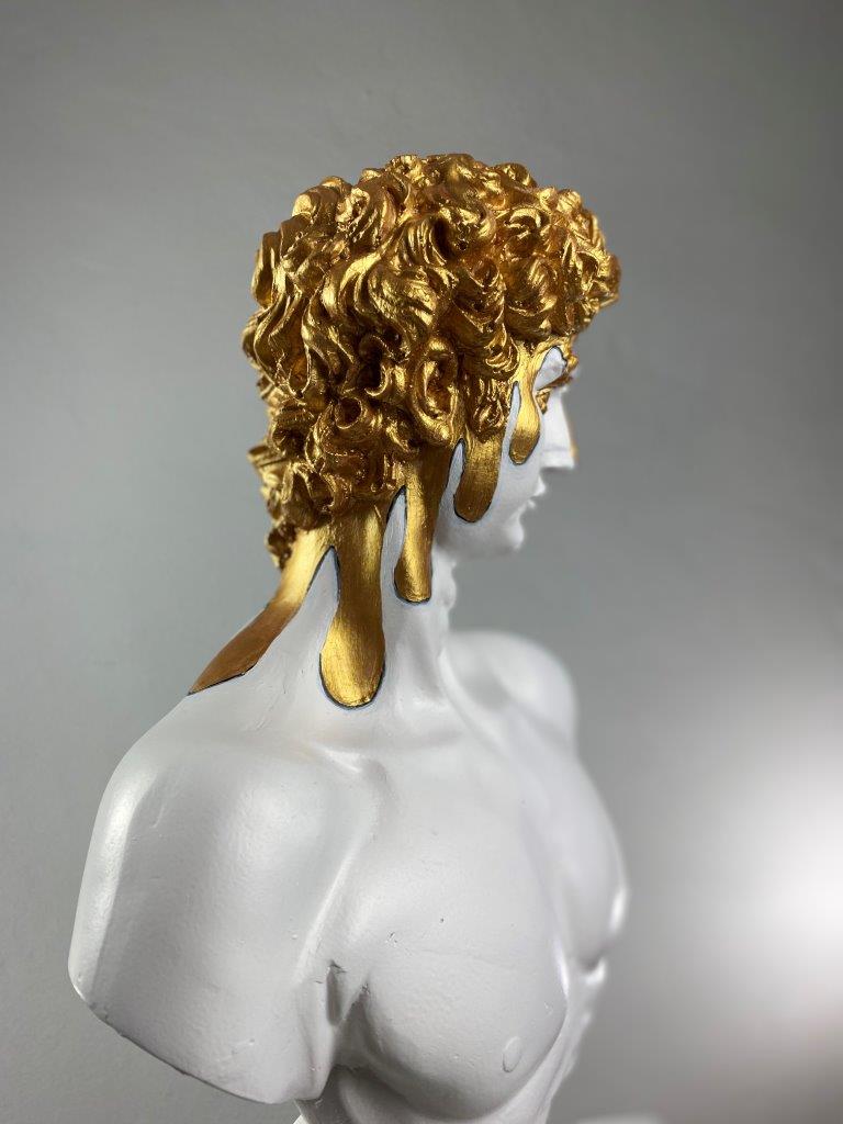 David Melting Gold Büyük Heykel