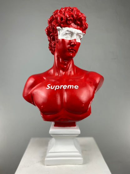 David Supreme Büyük Heykel