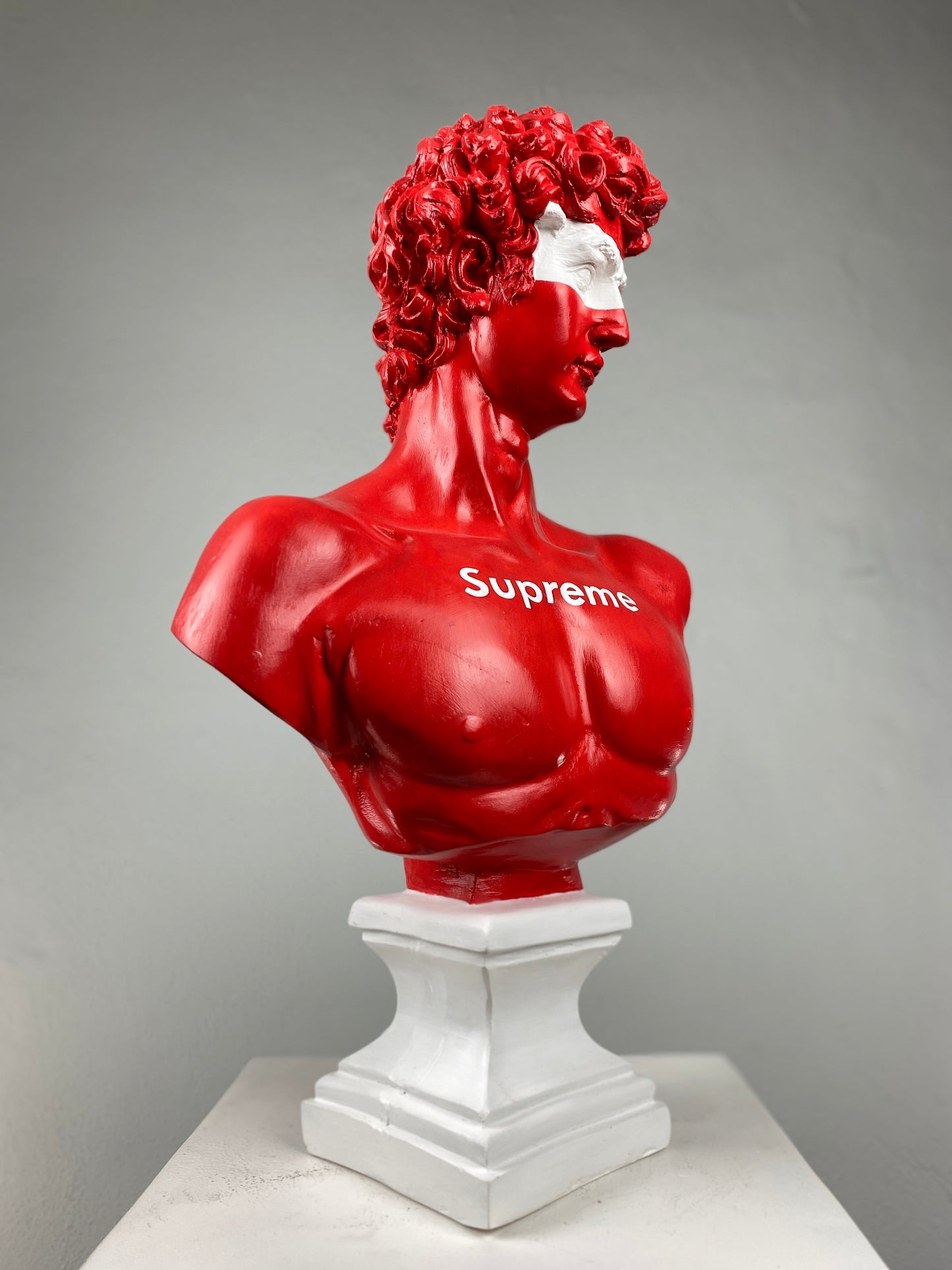 David Supreme Büyük Heykel