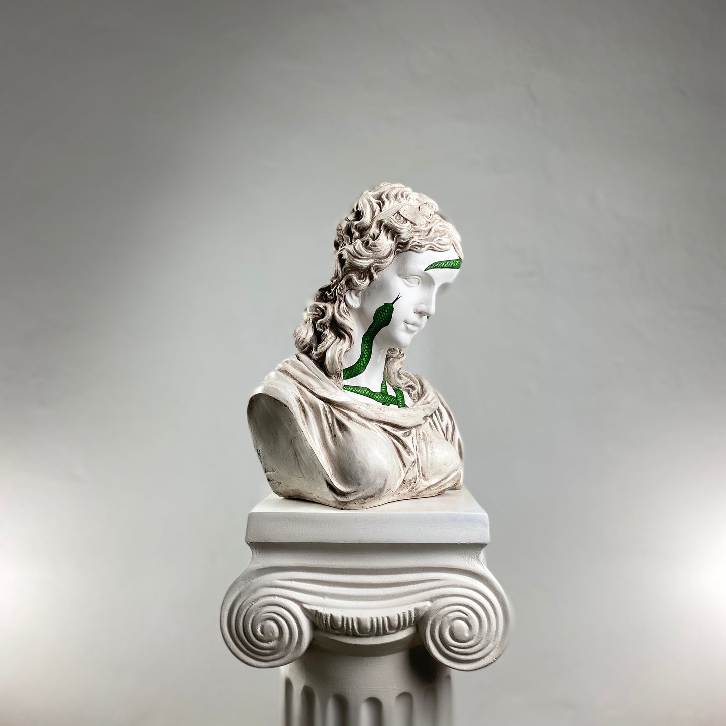 Hera Snakes Heykel