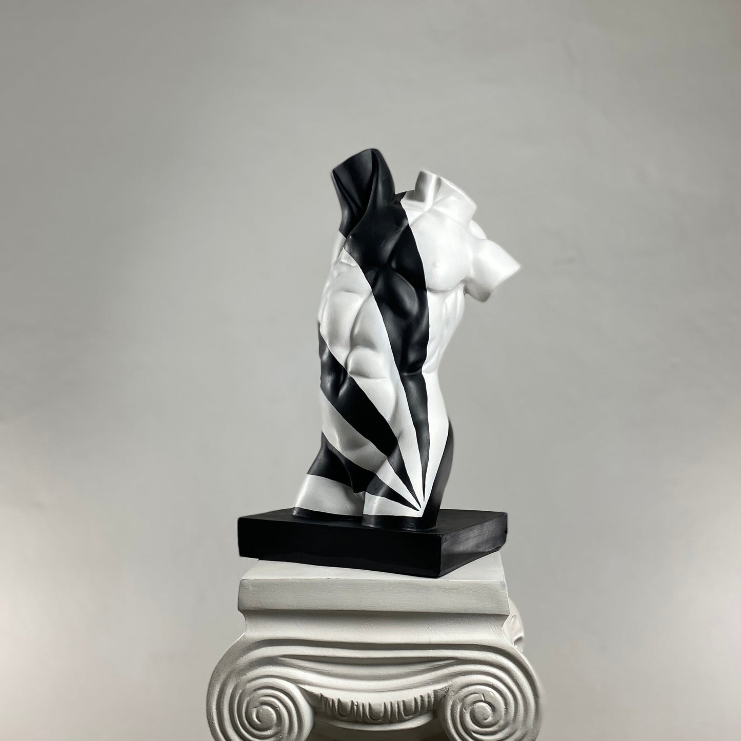 Torso White Rise Heykel