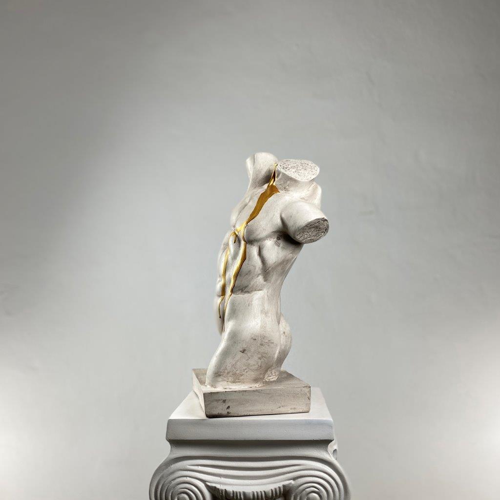 Torso Gold Rain Heykel