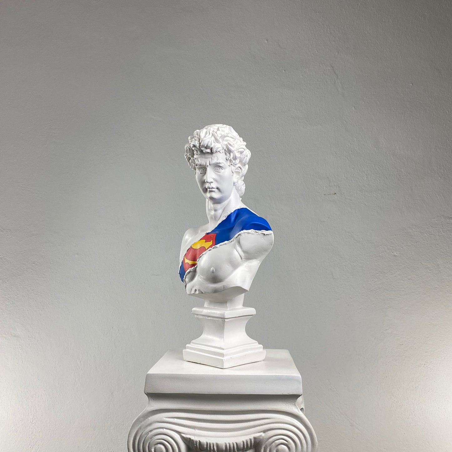 David Superman Büyük Heykel
